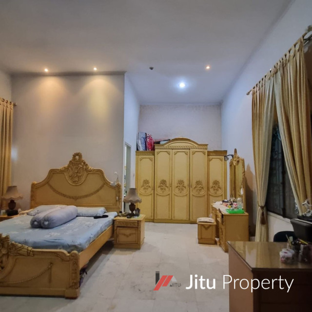 Rumah Hoek 3 Lantai di Villa Gading Indah, Kelapa Gading