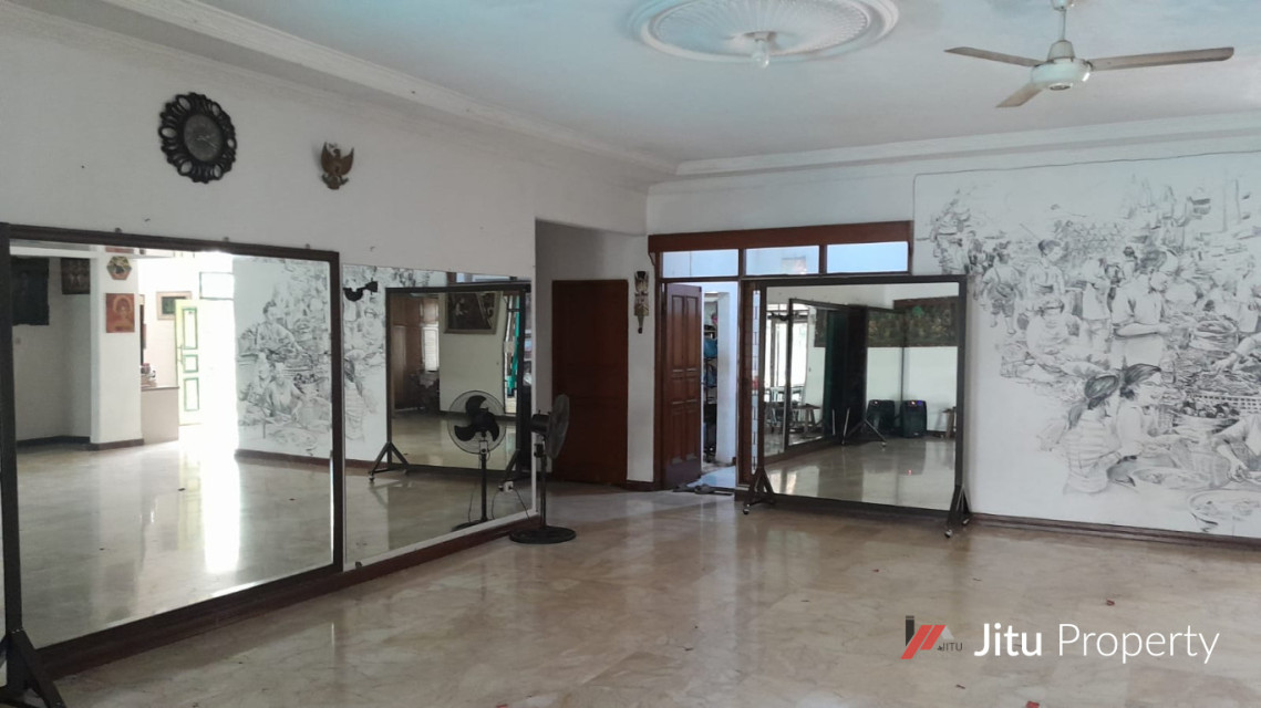 Jual Cepat Rumah Dengan Konsep Kantor/Gudang/Restoran Cilandak Timur