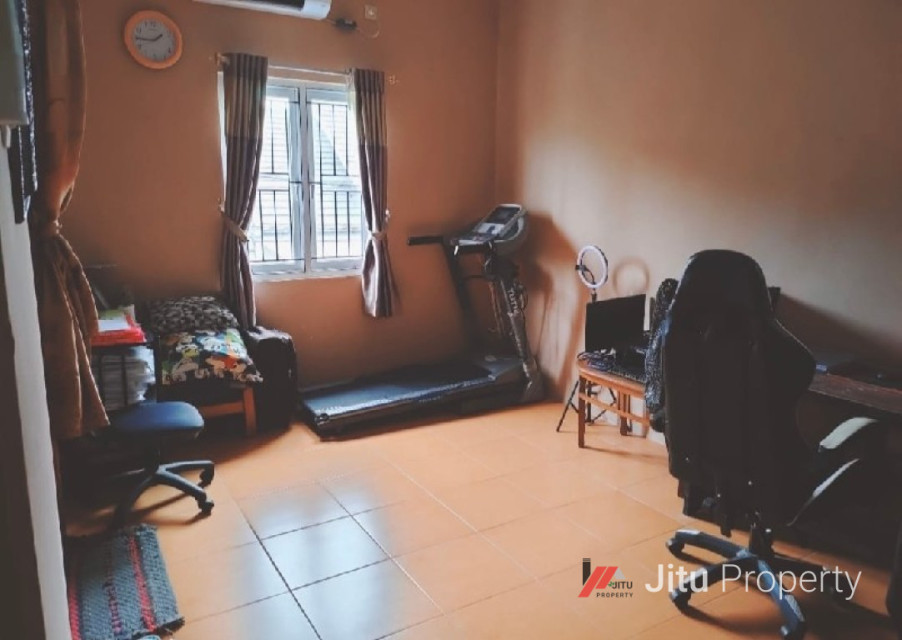 Dijual Rumah Dalam Komplek Sawangan Posisi Hook Paling Strategis