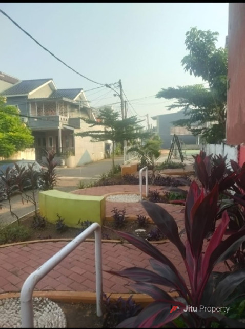 Dijual Rumah Dalam Komplek Sawangan Posisi Hook Paling Strategis