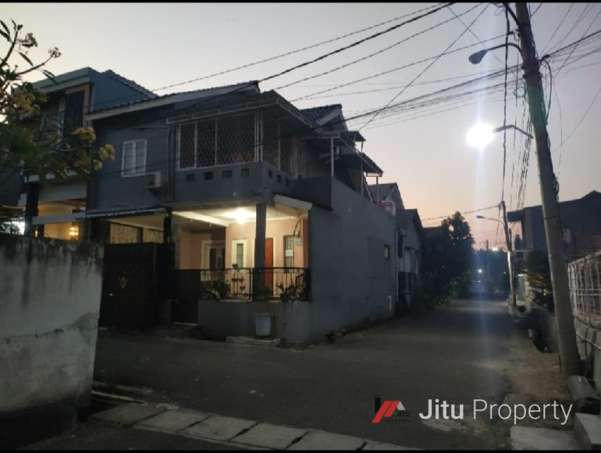 Dijual Rumah Dalam Komplek Sawangan Posisi Hook Paling Strategis