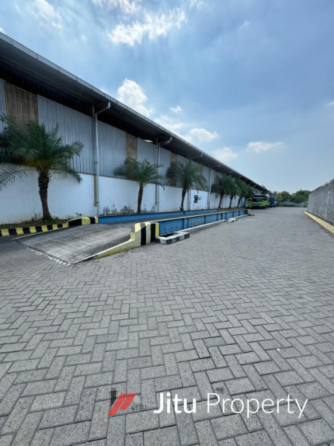 Pabrik dan Gudang Raya Pelem Watu Menganti Gresik Strategis