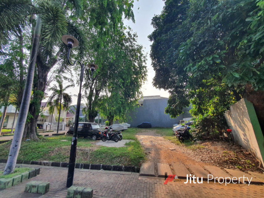 Kavling Hoek 660 m2 Hadap Taman di Bukit Gading Villa, Kelapa Gading