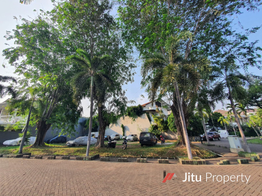 Kavling Hoek 660 m2 Hadap Taman di Bukit Gading Villa, Kelapa Gading