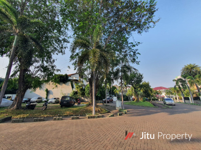 Kavling Hoek 660 m2 Hadap Taman di Bukit Gading Villa, Kelapa Gading