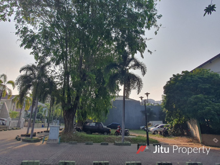 Kavling Hoek 660 m2 Hadap Taman di Bukit Gading Villa, Kelapa Gading