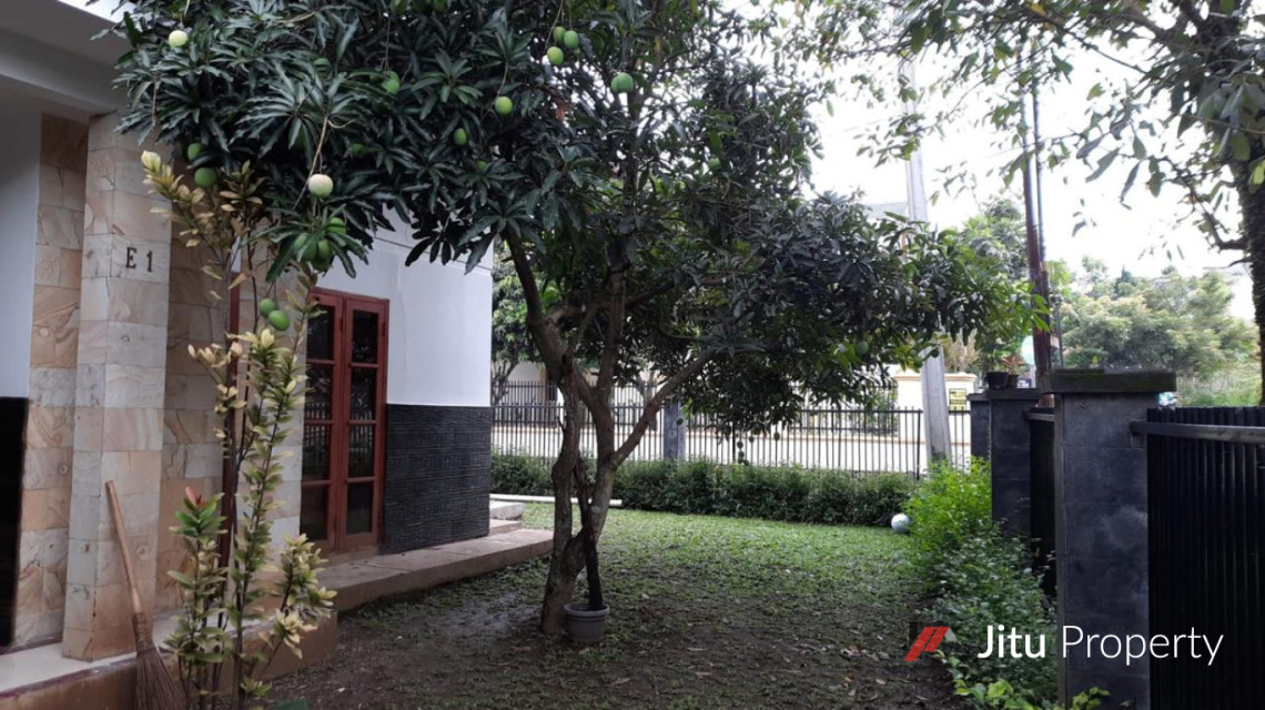 Dijual Rumah Lokasi Strategis di Jl. Bumi Sariwangi 1