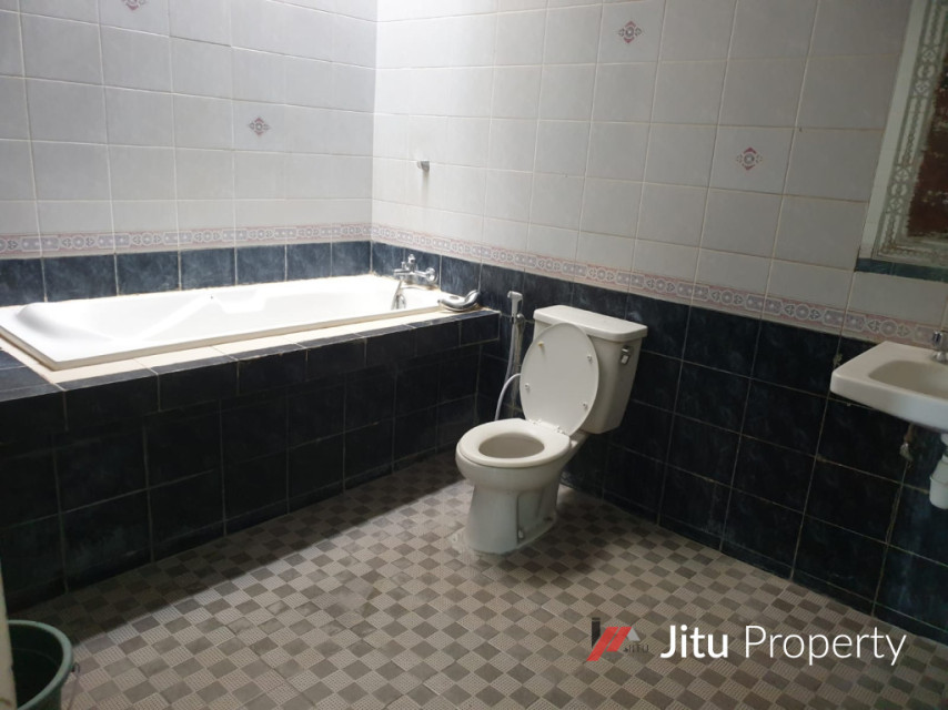 Dijual Rumah asri di lingkungan hijau di dalam townhouse