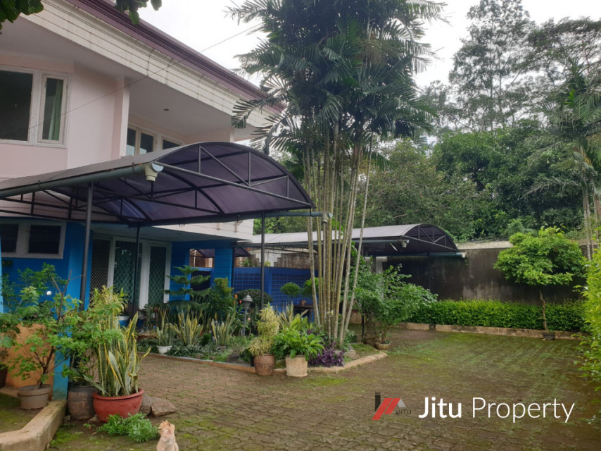 Dijual Rumah asri di lingkungan hijau di dalam townhouse
