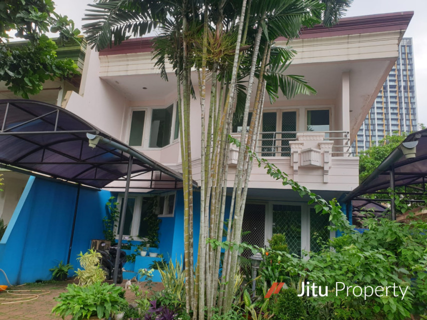 Dijual Rumah asri di lingkungan hijau di dalam townhouse